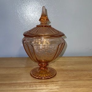 Vintage. Candy Dish with Lid Rose Pink 
by ANCHOR HOCKING